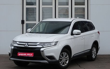 Mitsubishi Outlander III рестайлинг 3, 2018 год, 1 990 000 рублей, 1 фотография