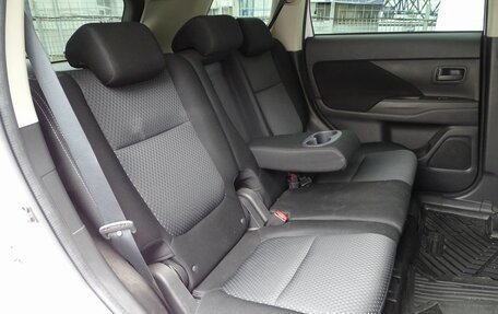 Mitsubishi Outlander III рестайлинг 3, 2018 год, 1 990 000 рублей, 7 фотография