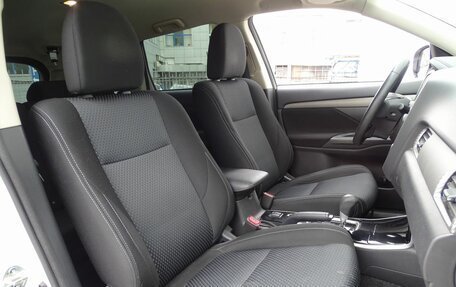 Mitsubishi Outlander III рестайлинг 3, 2018 год, 1 990 000 рублей, 5 фотография