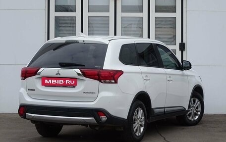Mitsubishi Outlander III рестайлинг 3, 2018 год, 1 990 000 рублей, 3 фотография