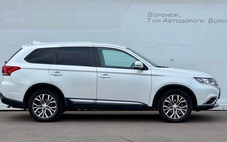 Mitsubishi Outlander III рестайлинг 3, 2017 год, 1 945 000 рублей, 5 фотография