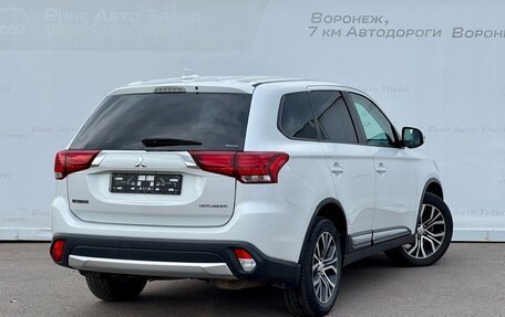 Mitsubishi Outlander III рестайлинг 3, 2017 год, 1 945 000 рублей, 2 фотография