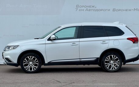 Mitsubishi Outlander III рестайлинг 3, 2017 год, 1 945 000 рублей, 4 фотография