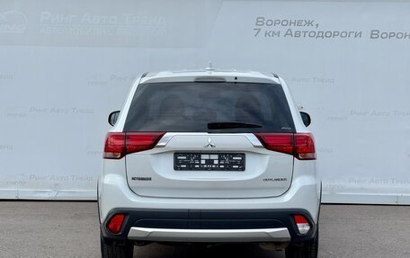Mitsubishi Outlander III рестайлинг 3, 2017 год, 1 945 000 рублей, 6 фотография
