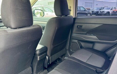 Mitsubishi Outlander III рестайлинг 3, 2017 год, 1 945 000 рублей, 11 фотография