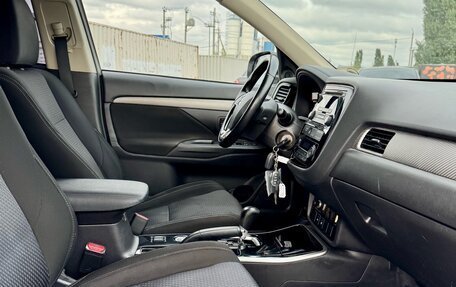 Mitsubishi Outlander III рестайлинг 3, 2017 год, 1 945 000 рублей, 13 фотография