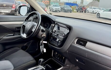 Mitsubishi Outlander III рестайлинг 3, 2017 год, 1 945 000 рублей, 12 фотография