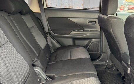 Mitsubishi Outlander III рестайлинг 3, 2017 год, 1 945 000 рублей, 14 фотография