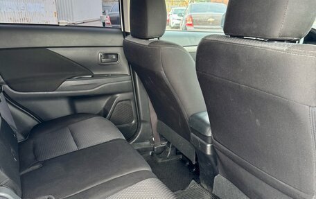 Mitsubishi Outlander III рестайлинг 3, 2017 год, 1 945 000 рублей, 15 фотография