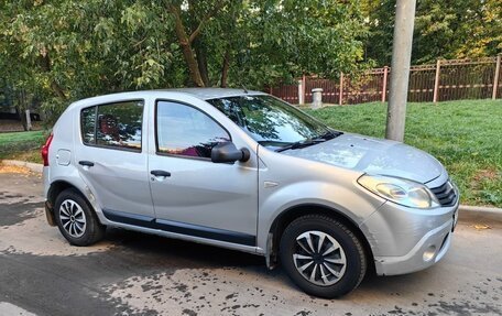 Renault Sandero I, 2013 год, 570 000 рублей, 2 фотография