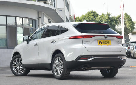 Toyota Harrier, 2024 год, 4 132 000 рублей, 4 фотография