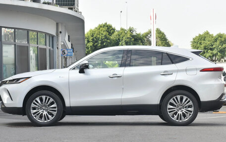 Toyota Harrier, 2024 год, 4 132 000 рублей, 3 фотография