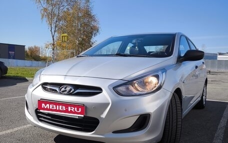 Hyundai Solaris II рестайлинг, 2013 год, 820 000 рублей, 2 фотография