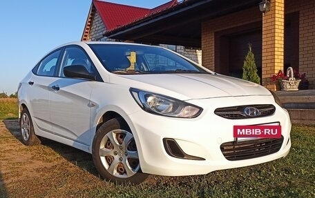 Hyundai Solaris II рестайлинг, 2013 год, 700 000 рублей, 3 фотография