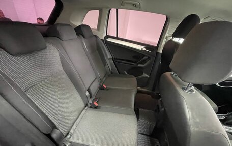 Volkswagen Tiguan II, 2017 год, 1 989 000 рублей, 12 фотография