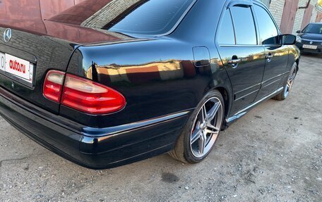 Mercedes-Benz E-Класс, 1999 год, 550 000 рублей, 3 фотография