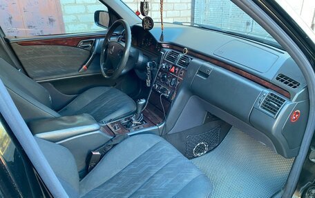 Mercedes-Benz E-Класс, 1999 год, 550 000 рублей, 8 фотография