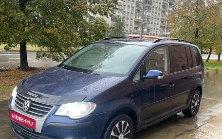 Volkswagen Touran III, 2008 год, 590 000 рублей, 1 фотография