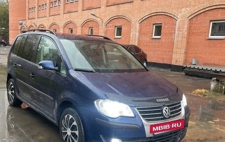 Volkswagen Touran III, 2008 год, 590 000 рублей, 2 фотография