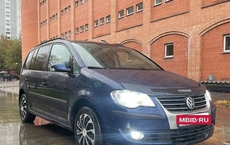 Volkswagen Touran III, 2008 год, 590 000 рублей, 3 фотография