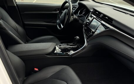 Toyota Camry, 2020 год, 3 390 000 рублей, 13 фотография