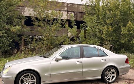 Mercedes-Benz E-Класс, 2004 год, 900 000 рублей, 2 фотография