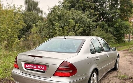 Mercedes-Benz E-Класс, 2004 год, 900 000 рублей, 3 фотография