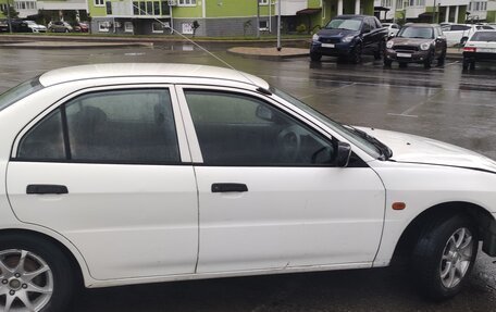 Mitsubishi Mirage VI рестайлинг, 1999 год, 135 000 рублей, 3 фотография