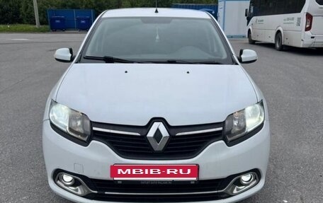 Renault Logan II, 2017 год, 570 000 рублей, 2 фотография