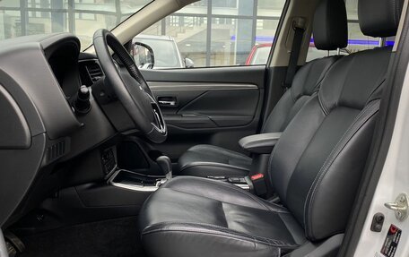 Mitsubishi Outlander III рестайлинг 3, 2020 год, 2 499 000 рублей, 11 фотография