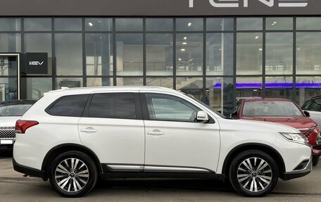 Mitsubishi Outlander III рестайлинг 3, 2020 год, 2 499 000 рублей, 5 фотография