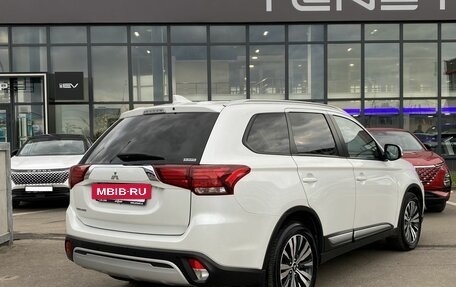 Mitsubishi Outlander III рестайлинг 3, 2020 год, 2 499 000 рублей, 6 фотография