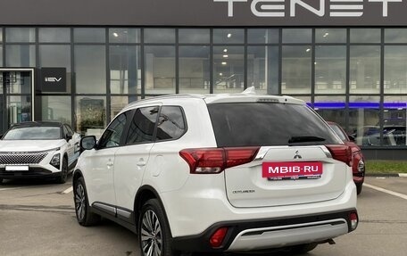Mitsubishi Outlander III рестайлинг 3, 2020 год, 2 499 000 рублей, 8 фотография