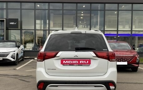 Mitsubishi Outlander III рестайлинг 3, 2020 год, 2 499 000 рублей, 7 фотография