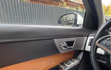 Jaguar XF I рестайлинг, 2014 год, 1 800 000 рублей, 23 фотография
