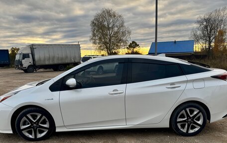 Toyota Prius IV XW50, 2018 год, 1 715 000 рублей, 4 фотография
