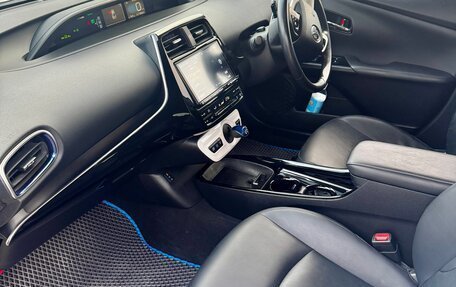 Toyota Prius IV XW50, 2018 год, 1 715 000 рублей, 5 фотография