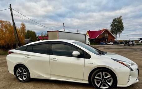 Toyota Prius IV XW50, 2018 год, 1 715 000 рублей, 3 фотография