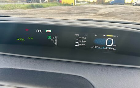 Toyota Prius IV XW50, 2018 год, 1 715 000 рублей, 12 фотография