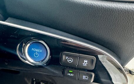 Toyota Prius IV XW50, 2018 год, 1 715 000 рублей, 14 фотография