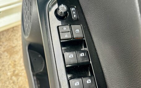 Toyota Prius IV XW50, 2018 год, 1 715 000 рублей, 13 фотография