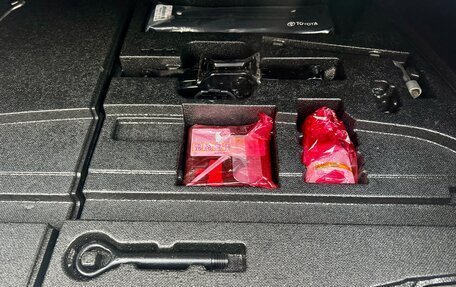 Toyota Prius IV XW50, 2018 год, 1 715 000 рублей, 19 фотография