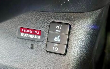 Toyota Prius IV XW50, 2018 год, 1 715 000 рублей, 21 фотография