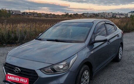 Hyundai Solaris II рестайлинг, 2017 год, 880 000 рублей, 3 фотография