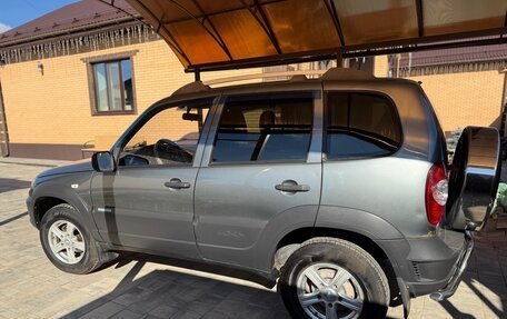 Chevrolet Niva I рестайлинг, 2011 год, 450 000 рублей, 4 фотография