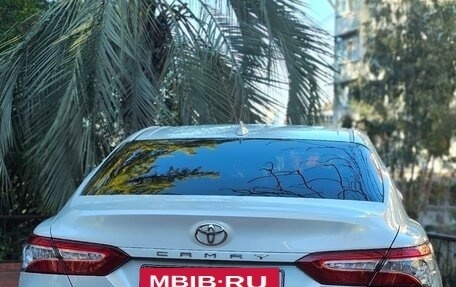 Toyota Camry, 2018 год, 2 650 000 рублей, 2 фотография