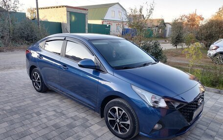 Hyundai Solaris II рестайлинг, 2021 год, 1 750 000 рублей, 2 фотография