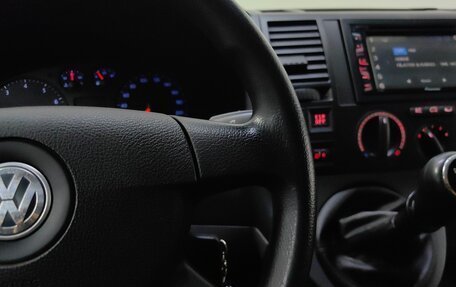 Volkswagen Caravelle T5, 2008 год, 1 555 000 рублей, 18 фотография