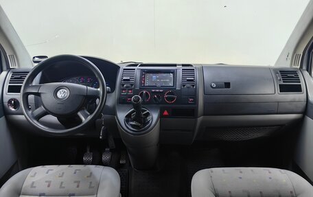 Volkswagen Caravelle T5, 2008 год, 1 555 000 рублей, 12 фотография