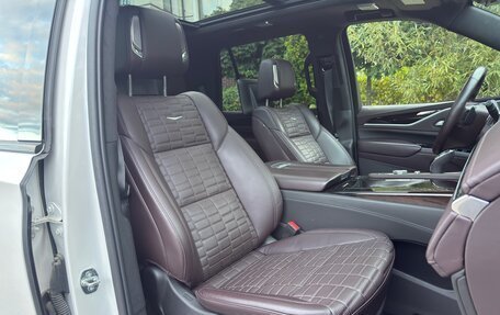Cadillac Escalade V, 2022 год, 12 999 000 рублей, 8 фотография